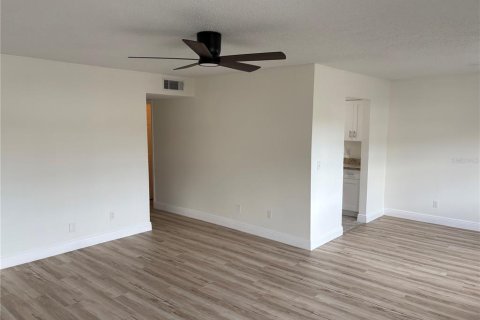 Condominio en alquiler en Tampa, Florida, 2 dormitorios, 89.19 m2 № 1841899 - foto 11