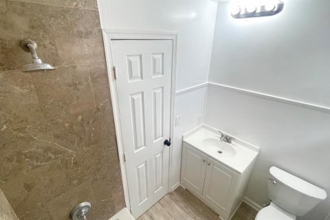 House in Lake Worth, Florida 3 bedrooms, 92.9 sq.m. № 2250801 - photo 13