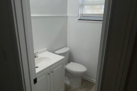 House in Lake Worth, Florida 3 bedrooms, 92.9 sq.m. № 2250801 - photo 12
