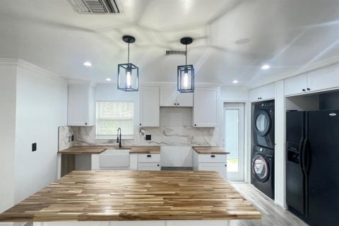 House in Lake Worth, Florida 3 bedrooms, 92.9 sq.m. № 2250801 - photo 6