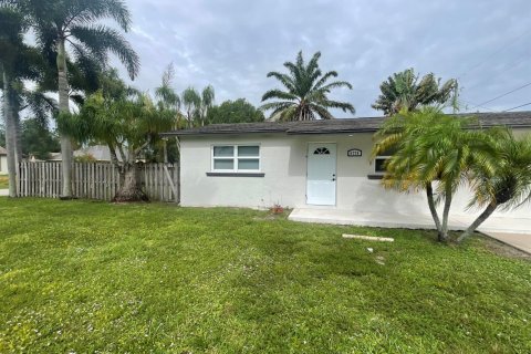 House in Lake Worth, Florida 3 bedrooms, 92.9 sq.m. № 2250801