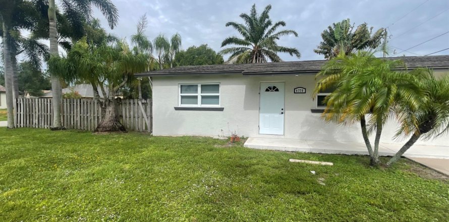 House in Lake Worth, Florida 3 bedrooms, 92.9 sq.m. № 2250801