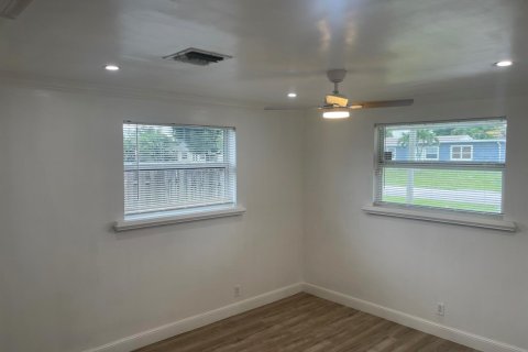 House in Lake Worth, Florida 3 bedrooms, 92.9 sq.m. № 2250801 - photo 7