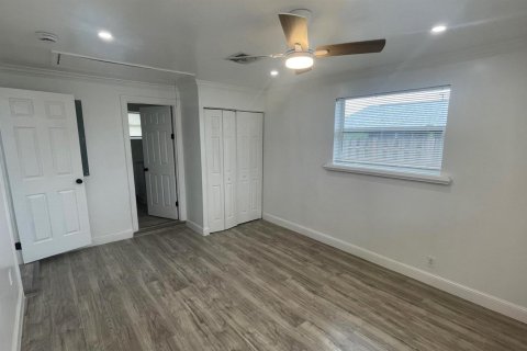 House in Lake Worth, Florida 3 bedrooms, 92.9 sq.m. № 2250801 - photo 8