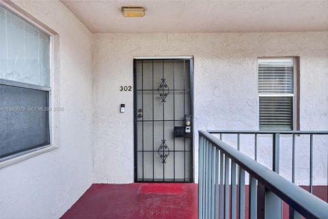 Condo in Lauderdale Lakes, Florida, 2 bedrooms  № 2060720 - photo 17