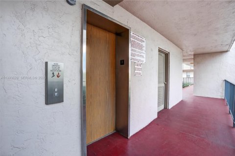 Condo in Lauderdale Lakes, Florida, 2 bedrooms  № 2060720 - photo 24