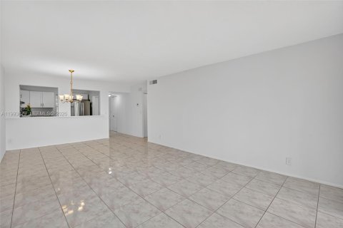 Condo in Lauderdale Lakes, Florida, 2 bedrooms  № 2060720 - photo 12