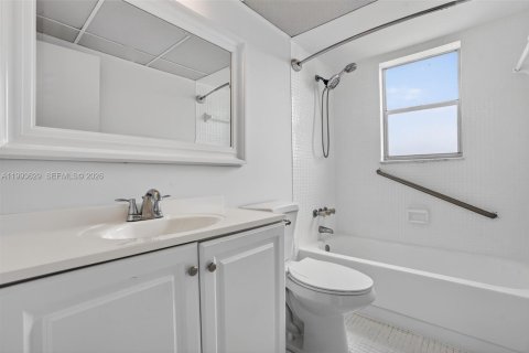 Condo in Lauderdale Lakes, Florida, 2 bedrooms  № 2060720 - photo 6