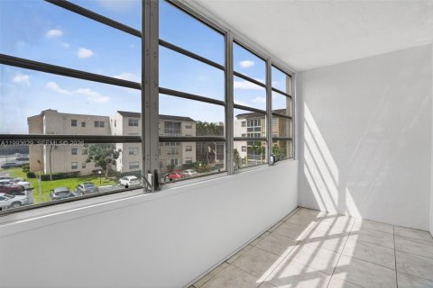 Condo in Lauderdale Lakes, Florida, 2 bedrooms  № 2060720 - photo 15