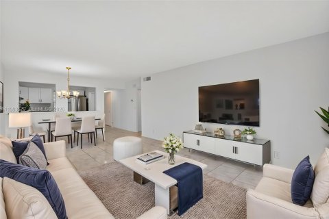 Condo in Lauderdale Lakes, Florida, 2 bedrooms  № 2060720