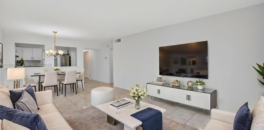 Condo in Lauderdale Lakes, Florida, 2 bedrooms  № 2060720