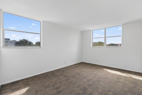 Condo in Lauderdale Lakes, Florida, 2 bedrooms  № 2060720 - photo 14