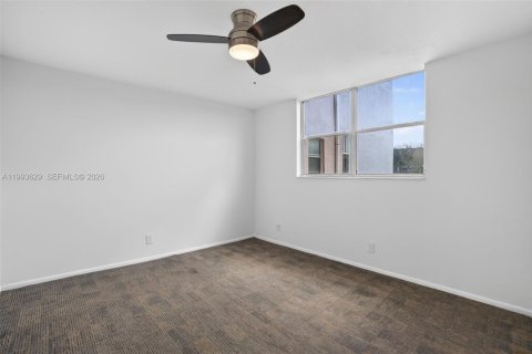 Condo in Lauderdale Lakes, Florida, 2 bedrooms  № 2060720 - photo 13
