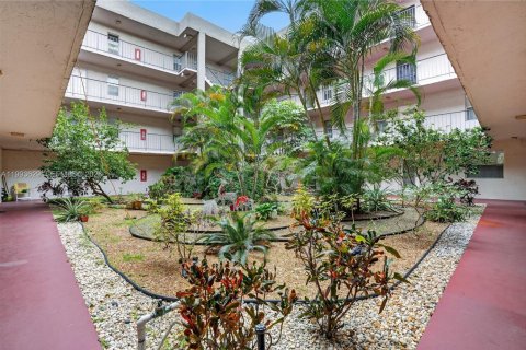 Condo in Lauderdale Lakes, Florida, 2 bedrooms  № 2060720 - photo 27