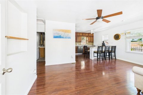 Casa en venta en Madeira Beach, Florida, 4 dormitorios, 162.11 m2 № 1636912 - foto 14