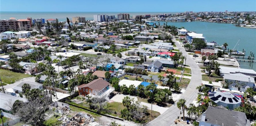 Casa en Madeira Beach, Florida 4 dormitorios, 162.11 m2 № 1636912