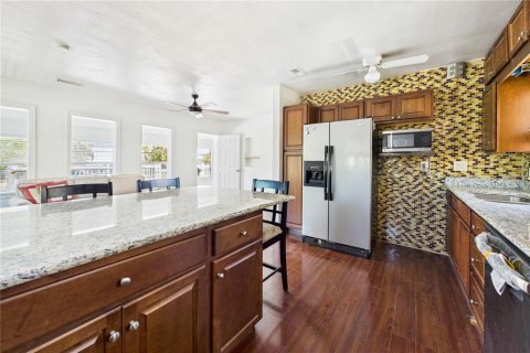 Casa en venta en Madeira Beach, Florida, 4 dormitorios, 162.11 m2 № 1636912 - foto 25