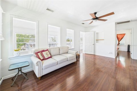 Casa en venta en Madeira Beach, Florida, 4 dormitorios, 162.11 m2 № 1636912 - foto 17
