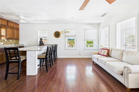 Casa en venta en Madeira Beach, Florida, 4 dormitorios, 162.11 m2 № 1636912 - foto 18