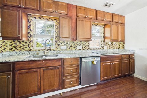 Casa en venta en Madeira Beach, Florida, 4 dormitorios, 162.11 m2 № 1636912 - foto 28
