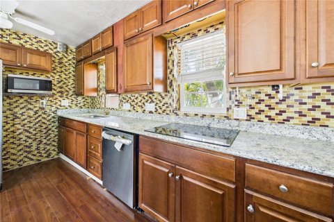 Casa en venta en Madeira Beach, Florida, 4 dormitorios, 162.11 m2 № 1636912 - foto 27