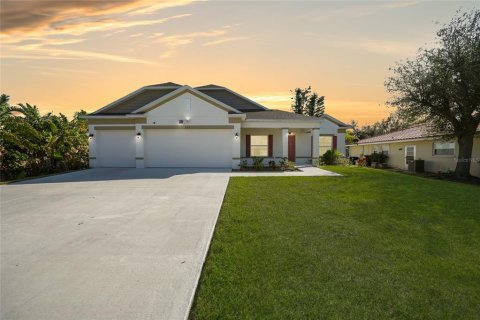 House in Port Charlotte, Florida 4 bedrooms, 226.5 sq.m. № 1856409 - photo 2