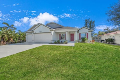 House in Port Charlotte, Florida 4 bedrooms, 226.5 sq.m. № 1856409 - photo 3