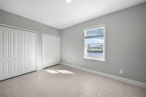 House in Port Charlotte, Florida 4 bedrooms, 226.5 sq.m. № 1856409 - photo 27