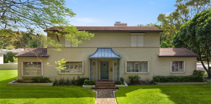House in Coral Gables, Florida 4 bedrooms, 357.3 sq.m. № 2016801