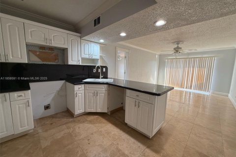 Condominio en alquiler en North Miami Beach, Florida, 2 dormitorios, 89.37 m2 № 1886615 - foto 7
