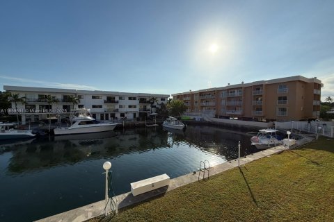 Condominio en alquiler en North Miami Beach, Florida, 2 dormitorios, 89.37 m2 № 1886615 - foto 1