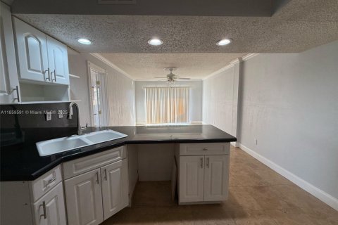 Condominio en alquiler en North Miami Beach, Florida, 2 dormitorios, 89.37 m2 № 1886615 - foto 6