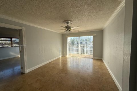 Condominio en alquiler en North Miami Beach, Florida, 2 dormitorios, 89.37 m2 № 1886615 - foto 9