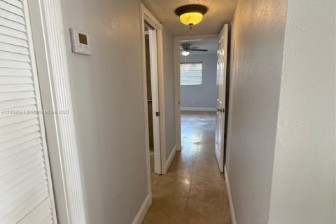 Condominio en alquiler en North Miami Beach, Florida, 2 dormitorios, 89.37 m2 № 1886615 - foto 11