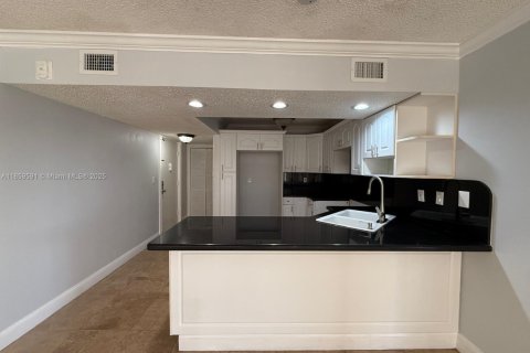 Condominio en alquiler en North Miami Beach, Florida, 2 dormitorios, 89.37 m2 № 1886615 - foto 8