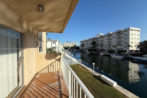 Condominio en alquiler en North Miami Beach, Florida, 2 dormitorios, 89.37 m2 № 1886615 - foto 5