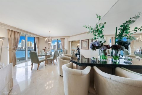 Copropriété à vendre à Aventura, Floride: 3 chambres, 260.13 m2 № 1989528 - photo 12