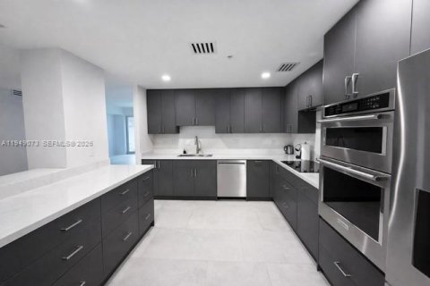 Снять в аренду кондоминиум в Ки-Бискейн, Флорида 2 спальни, 143.16м2, № 2005494 - фото 3