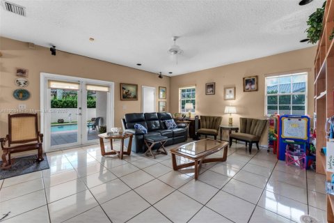 Купить виллу или дом в Майами, Флорида 5 спален, 319.68м2, № 1965013 - фото 16