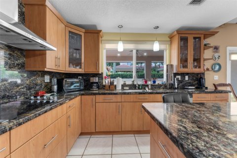 Купить виллу или дом в Майами, Флорида 5 спален, 319.68м2, № 1965013 - фото 8