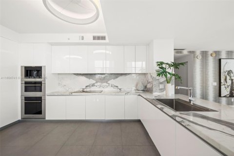 Condominio en venta en Sunny Isles Beach, Florida, 4 dormitorios, 301.75 m2 № 1882591 - foto 9
