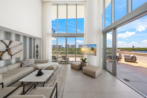Condominio en venta en Sunny Isles Beach, Florida, 4 dormitorios, 301.75 m2 № 1882591 - foto 2