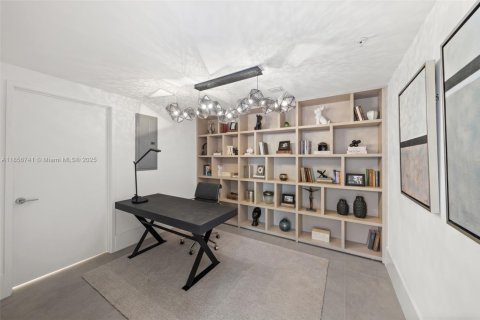 Condominio en venta en Sunny Isles Beach, Florida, 4 dormitorios, 301.75 m2 № 1882591 - foto 26