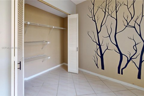 Condominio en venta en Hallandale Beach, Florida, 2 dormitorios, 118.91 m2 № 2027775 - foto 22