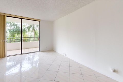 Condominio en venta en Hallandale Beach, Florida, 2 dormitorios, 118.91 m2 № 2027775 - foto 10