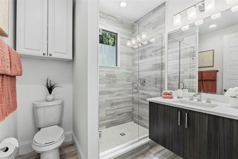 Townhouse in Saint Petersburg, Florida 3 bedrooms, 246.47 sq.m. № 2202698 - photo 12