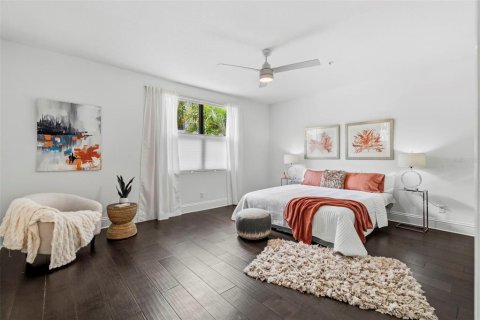 Townhouse in Saint Petersburg, Florida 3 bedrooms, 246.47 sq.m. № 2202698 - photo 6