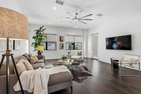 Townhouse in Saint Petersburg, Florida 3 bedrooms, 246.47 sq.m. № 2202698 - photo 22