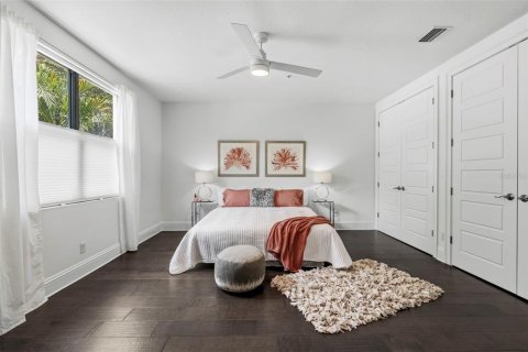 Townhouse in Saint Petersburg, Florida 3 bedrooms, 246.47 sq.m. № 2202698 - photo 10