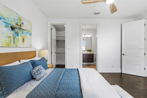 Townhouse in Saint Petersburg, Florida 3 bedrooms, 246.47 sq.m. № 2202698 - photo 28